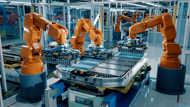 Pacco batterie su una linea di produzione automatizzata.