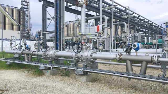 Two Promass Q Coriolis flowmeters from Endress+Hauser in a pipeline