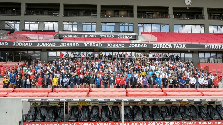 Meeting degli innovatori presso lo stadio di calcio dell'SC Freiburg.