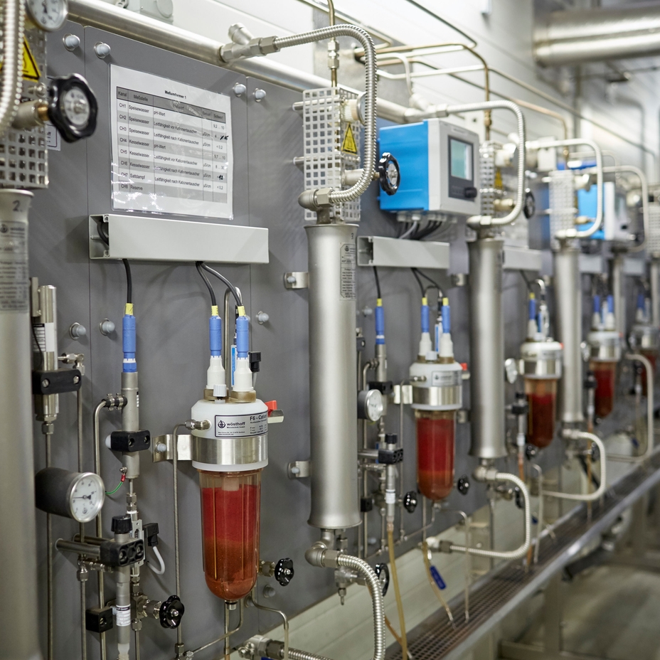 Soluzione per l'analisi acqua - vapore di Endress+Hauser