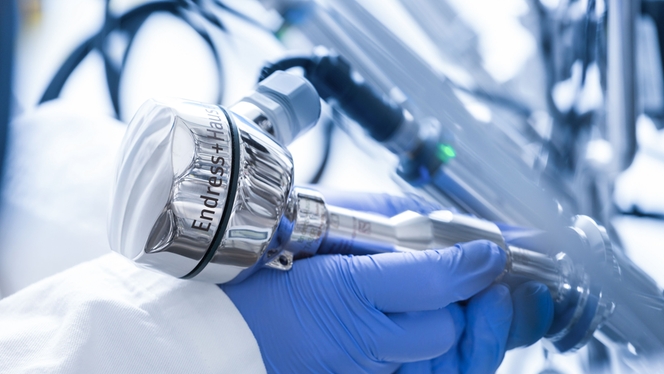 Termometro igienico iTHERM TM411 installato in un bioreattore
