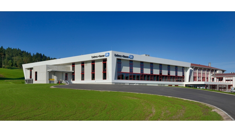 A Nesselwang, Germania, Endress+Hauser inaugura un nuovo impianto produttivo.