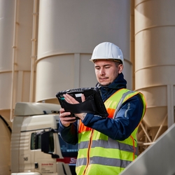 Sensore radar Micropilot da 80 GHz con accesso remoto - Micropilot per l'industria primaria e il settore metallurgico e minerario