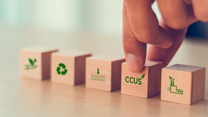 Concetto CCUS (Carbon Capture, Utilization and Storage - stoccaggio, riuso e cattura del carbonio)