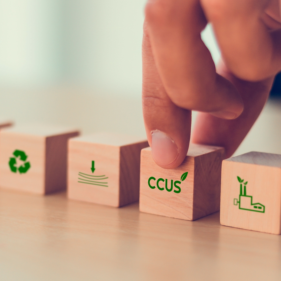 Concetto CCUS (Carbon Capture, Utilization and Storage - Stoccaggio, riuso e cattura del carbonio)