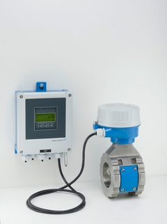 Immagine del misuratore di solidi totali Proline Teqwave MW 500 con trasmettitore remoto